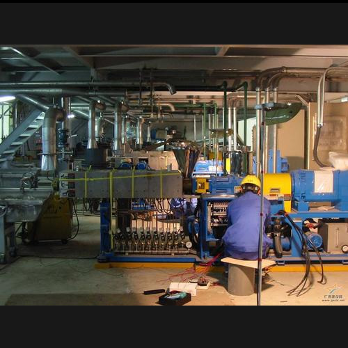 淮北工厂设备维修现场